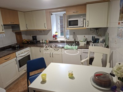 Piso en venta en Barakaldo, con 2 dormitorios, baño y trastero