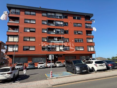 Piso en venta en Gallarta, Avda. El Minero, con 3 dormitorios, baño y balcón