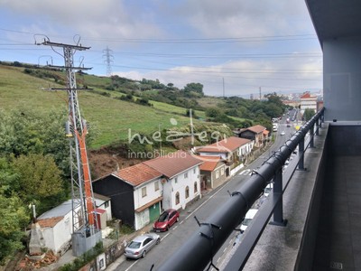 Piso en venta en Ortuella, con 4 dormitorios, 3 baños, aseo, 2 plazas de garaje, trastero y balcón