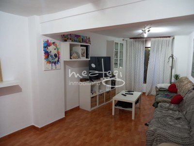 Piso en venta en Santurtzi, con 2 dormitorios, baño, trastero, terraza y terreno