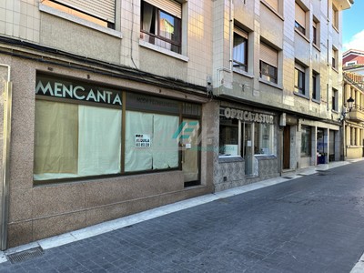 Locales en alquiler en Candas, C/ Valdés Pumarino, con aseo