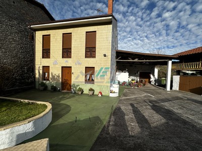 Casa en venta en Carreño, Pervera, con 5 dormitorios y baño