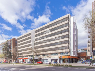 Oficina en alquiler en Madrid, Conde De Casal, con 4 baños