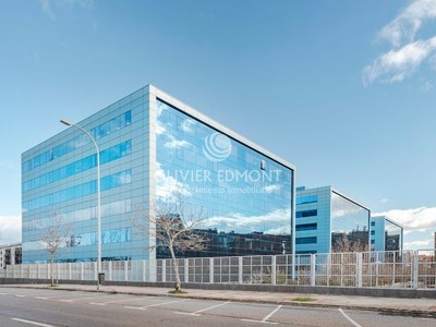 Oficina en alquiler en Madrid, Las Tablas, con 6 baños