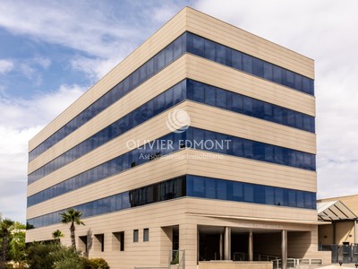 Oficina en alquiler en Madrid, Las Tablas, con 4 baños