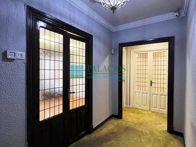 Piso en venta en Oviedo, Plaza De América, con 5 dormitorios, 2 baños, trastero y balcón