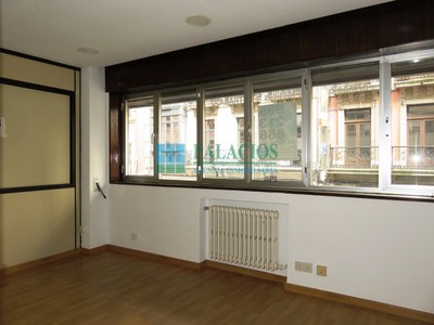 Oficina en venta en Oviedo, Centro / Palacio Valdés, con 3 aseos