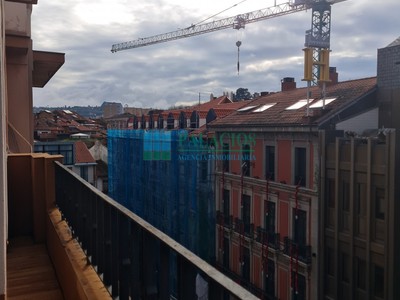 Apartamento en venta en Oviedo, Palacio Principado, con 1 dormitorio, baño y balcón