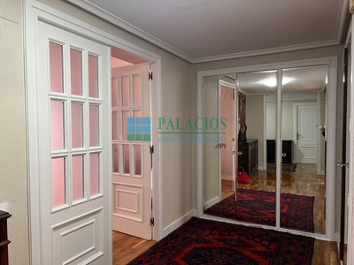 Piso en venta en Oviedo, Vallobin / La Florida, con 4 dormitorios, 2 baños, plaza de garaje, trastero y terraza