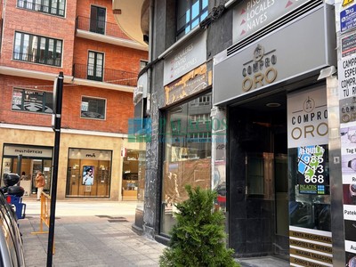 Locales en venta en Oviedo, Centro / Palacio Valdés, con aseo