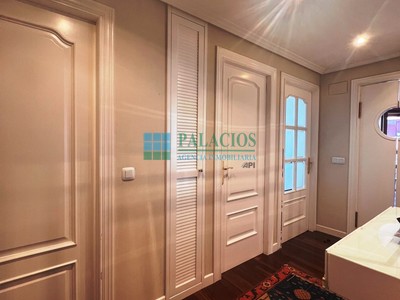 Piso en venta en Oviedo, Vallobin / La Florida, con 3 dormitorios, 2 baños, plaza de garaje y trastero