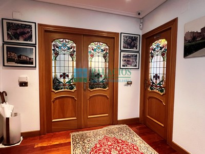 Piso en venta en Oviedo, con 5 dormitorios, 3 baños, aseo y plaza de garaje