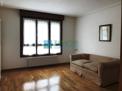 Apartamento en venta en Oviedo, Masip/eria, con 1 dormitorio, baño, plaza de garaje y trastero