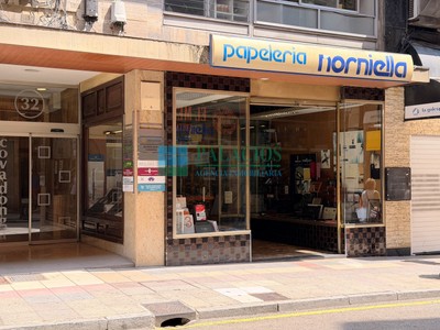 Locales en traspaso en Oviedo, Centro, con aseo