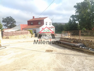 Finca en venta en Pelayo, con 4 dormitorios, 2 baños y plaza de garaje