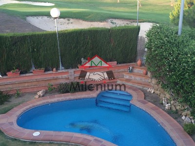 Casa en venta en Manilva, con 5 dormitorios, 2 baños y 5 plazas de garaje