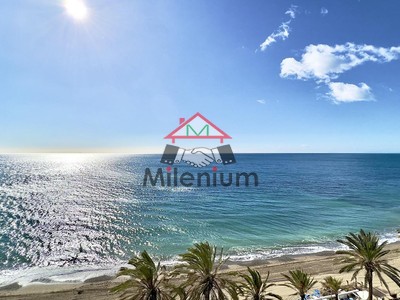 Piso en venta en Estepona, con 2 dormitorios, 2 baños, plaza de garaje y terraza