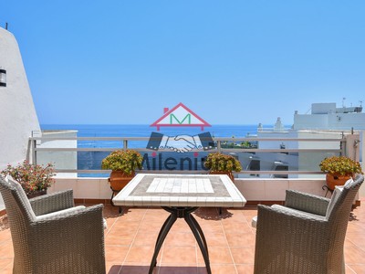 Ático en venta en Estepona, Marbella, con 3 dormitorios, 3 baños, plaza de garaje y terraza