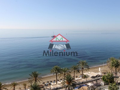 Ático en venta en Estepona, Marbella, con 4 dormitorios, 2 baños, 2 plazas de garaje, trastero y terraza