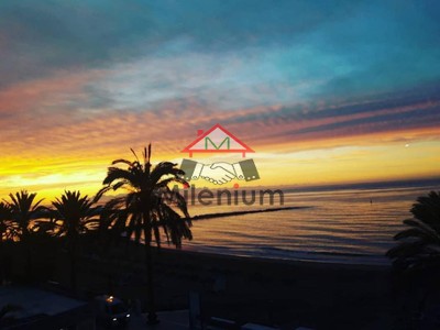 Piso en venta en Estepona, con 2 dormitorios, 2 baños y terraza