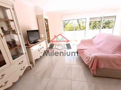 Piso en venta en Algeciras, Hotel Reina Cristina, con 3 dormitorios, 2 baños, plaza de garaje, trastero y 2 terrazas