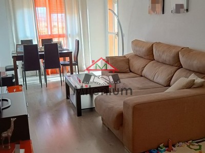 Piso en venta en Algeciras, San Bernabe, con 3 dormitorios, baño, plaza de garaje, trastero y balcón