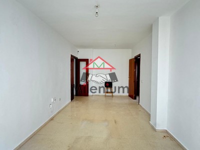 Piso en venta en Algeciras, Varadero, con 3 dormitorios, baño, plaza de garaje y trastero