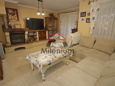 Adosado en venta en Algeciras, San Garcia, con 3 dormitorios, baño, aseo y plaza de garaje