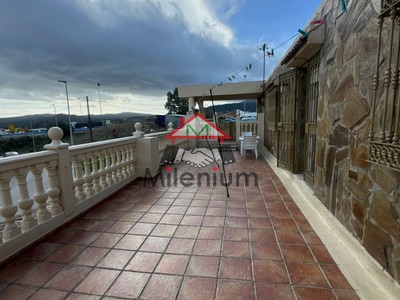 Casa en venta en Algeciras, Cortijo Vedes, con 4 dormitorios, 2 baños y terraza