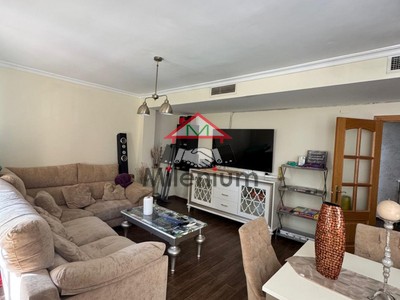 Piso en venta en Algeciras, con 3 dormitorios y 2 baños