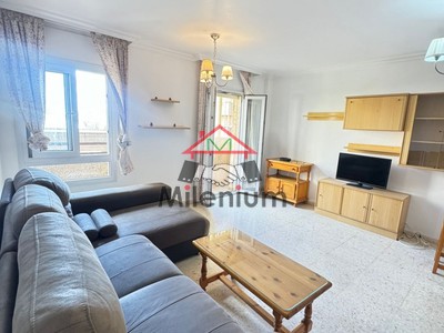 Piso en venta en Algeciras, Paseo Victoria Eugenia, con 3 dormitorios, 2 baños, plaza de garaje y balcón