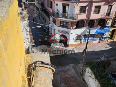 Casa en venta en Algeciras, Semi Centro, con 9 dormitorios, baño y aseo