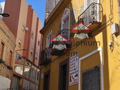 Casa en venta en Algeciras, Semi Centro, con 9 dormitorios, baño y aseo