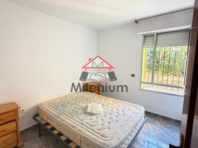 Piso en venta en Algeciras, con 4 dormitorios, baño y terraza