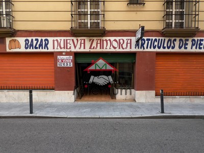 Locales en venta en Algeciras, Semicentro, con baño