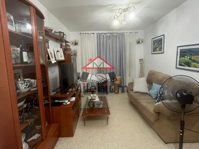 Piso en venta en Algeciras, San Bernabe, con 3 dormitorios, 2 baños, plaza de garaje, trastero y 2 balcones