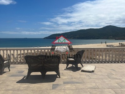 Chalet en venta en Algeciras, Getares, con 5 dormitorios, 3 baños, 2 plazas de garaje, 2 balcones y terraza