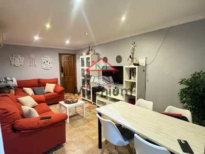 Piso en venta en Algeciras, Toreros, con 3 dormitorios, baño y balcón