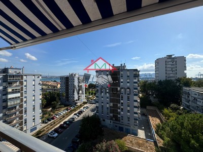 Piso en venta en Algeciras, San José Artesano, con 4 dormitorios, 2 baños y balcón