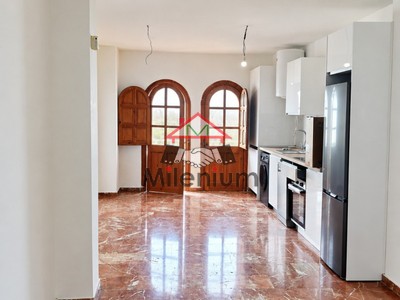 Piso en venta en Algeciras, Semicentro, con 2 dormitorios y baño