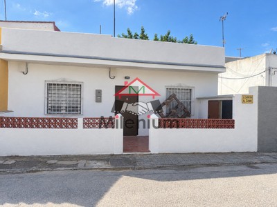 Casa en venta en Algeciras, Ctra Cobre, con 3 dormitorios, baño y terraza