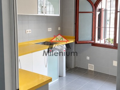 Piso en venta en Algeciras, Plaza De Abastos, con 3 dormitorios y baño