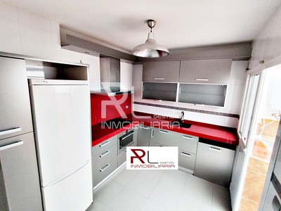 Adosado en venta en Maqueda, A Dos Minutos Del Pta, con 3 dormitorios, 3 baños y plaza de garaje