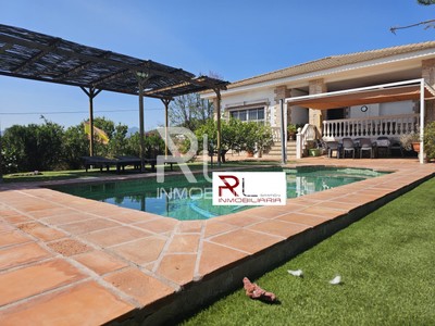 Casa de campo/finca rústica en venta en Cártama, Zona Doñana, con 4 dormitorios, 2 baños, 2 plazas de garaje, trastero y terreno