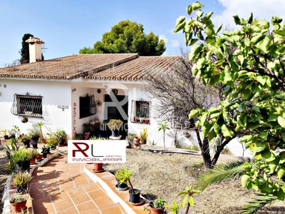 Casa en venta en Málaga, con 3 dormitorios, 2 baños, aseo, plaza de garaje, trastero, terraza y terreno