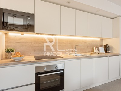 Piso en alquiler en Málaga, con 1 dormitorio, baño y 4 balcones