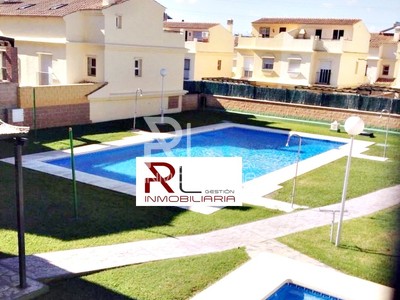 Adosado en venta en Sexmo, con 4 dormitorios, baño, aseo, plaza de garaje, 2 balcones y terraza