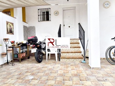 Adosado en venta en Alhaurín De La Torre, con 3 dormitorios, 2 baños, plaza de garaje, trastero y terraza