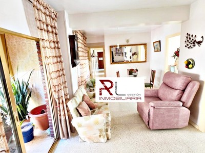 Piso en venta en Málaga, con 4 dormitorios, baño, aseo y terraza