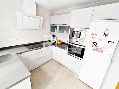 Casa en venta en Estación De Cártama, Zona Tranquila Y Cerca De Todos Los Servicios, con 4 dormitorios, 2 baños, plaza de garaje y trastero